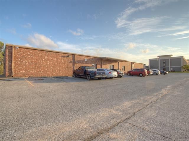 7822 W Parkway Blvd, Tulsa, OK 74127